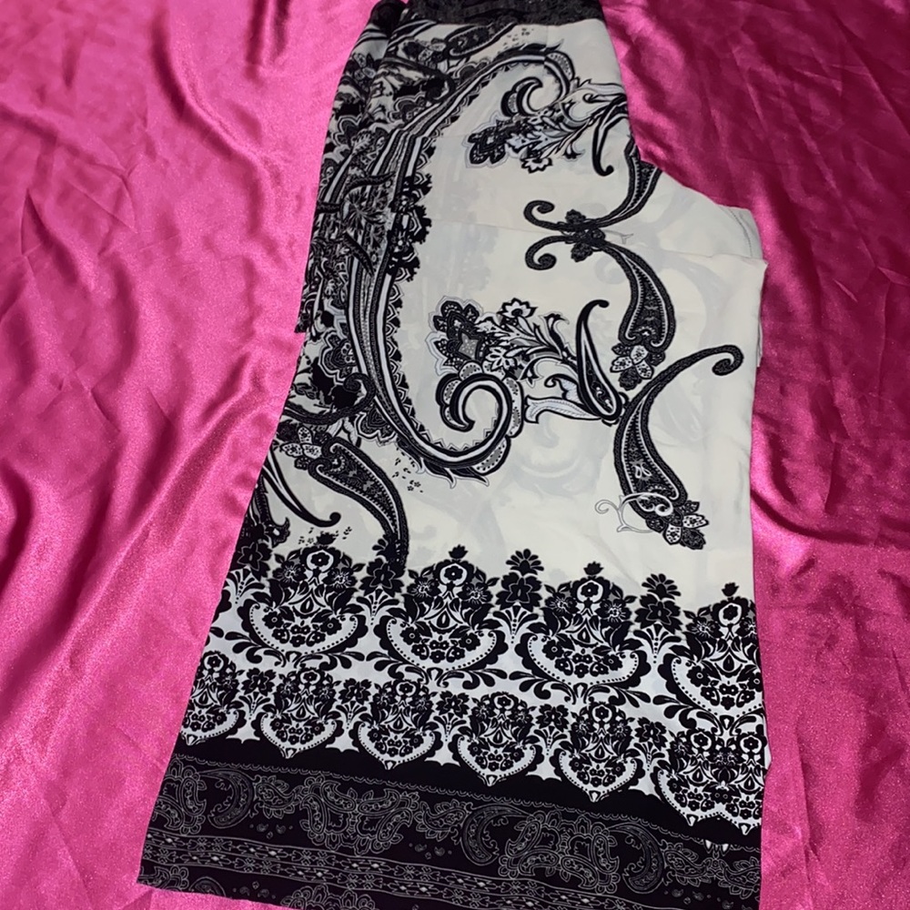 Lightweight Creme and Black Wide Leg Pants - Picture 3 of 5